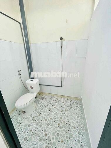 Phòng ban công tách bếp rộng 30mv ngay vòng xoay chợ Thủ Đức giá 4