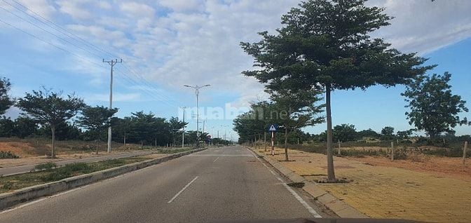 Mặt tiền đường ven biển (TL 701), ngang 25m x 40m, 3tr/m