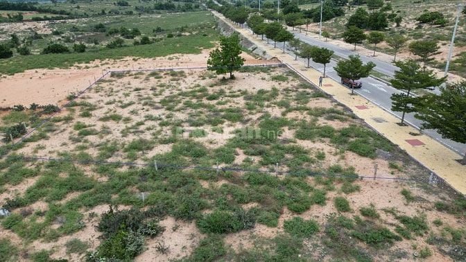 Mặt tiền đường ven biển (TL 701), ngang 25m x 40m, 3tr/m