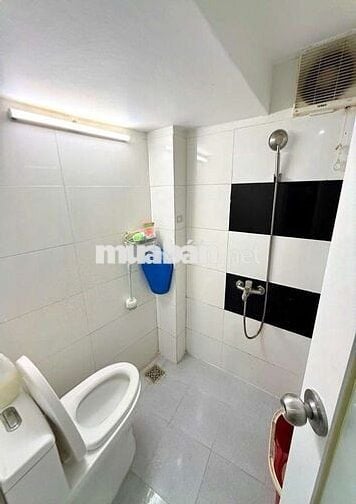 Nhà Quận 6 gần Chợ Lớn đường Lò Gốm HXH 4 Tầng SHR