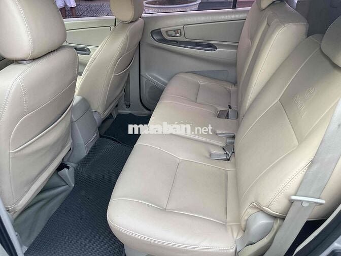 Toyota Innova 2014E Bạc