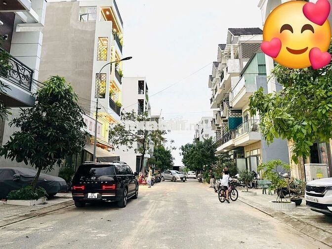 Nhà mới ful nôi thất lung linh ,5pn 6wc , đường 12m . Đi gv gần .