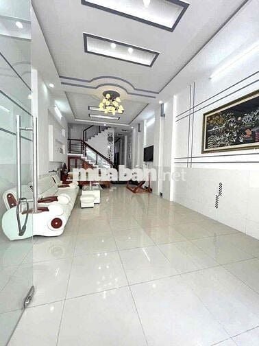 Nhà 2 lầu 4pn full nội thất KDC Hưng Phú 1