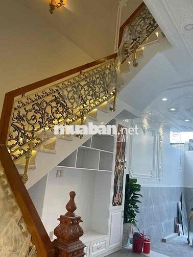 NHÀ 4 LẦU_MẶT TIỀN KINH DOANH_CÁCH Q7 CHỈ 2.5KM_NHÀ BÈ CHỈ 8.8TỶ