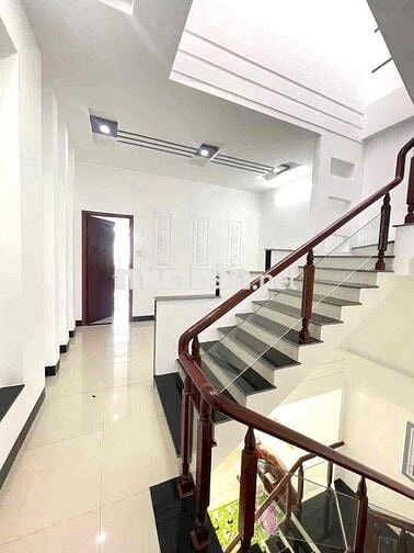 Nhà 2 lầu 4pn full nội thất KDC Hưng Phú 1