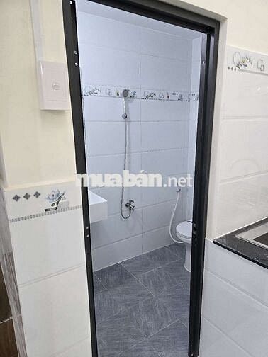 Cho thuê nhà nguyên căn mới 1t1l 2pn 6tr/th mới sửa vô ở ngay