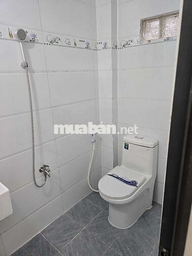 Cho thuê nhà nguyên căn mới 1t1l 2pn 6tr/th mới sửa vô ở ngay