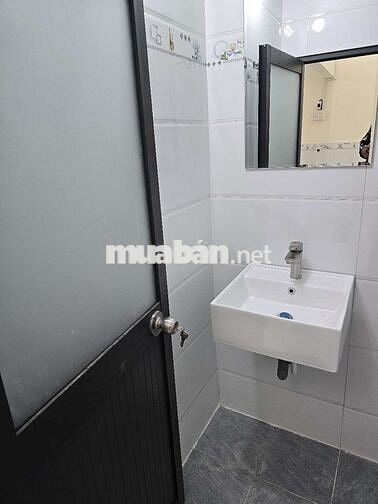 Cho thuê nhà nguyên căn mới 1t1l 2pn 6tr/th mới sửa vô ở ngay