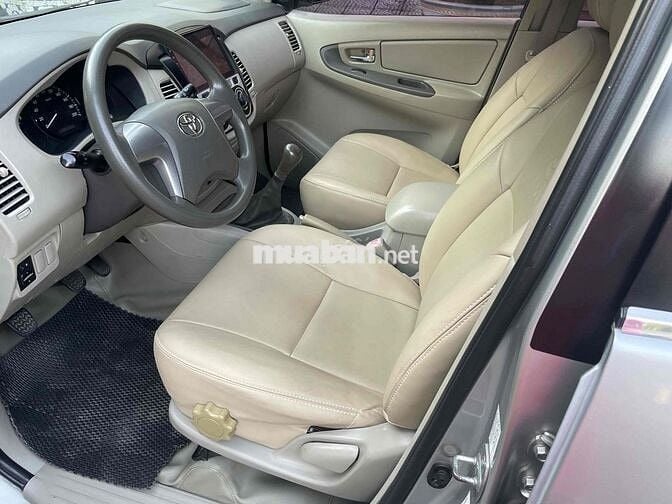 Toyota Innova 2014E Bạc