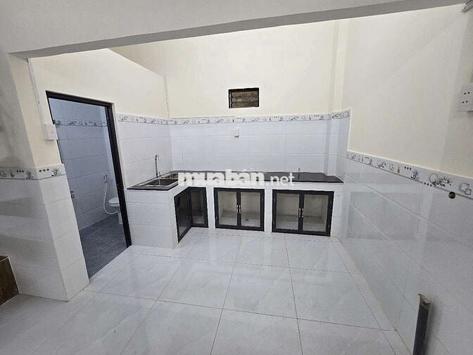 Cho thuê nhà nguyên căn mới 1t1l 2pn 6tr/th mới sửa vô ở ngay