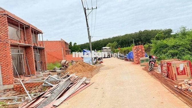 Gia đình cần bán lô đất ngay mặt tiền đường Bến Đôi Bình Lợi