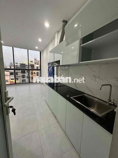 Cần sang Mặt Tiền 4 tầng rất đẹp tại CMT8 , P7, Tân Bình. Giá rẻ