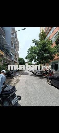 QUANG TRUNG HÀ ĐÔNG  PHÂN LÔ - VỈA HÈ - Ô TÔ TRÁNH KINH DOANH.