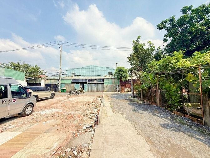 ĐẤT MẶT TIỀN 400M RA PHẠM VĂN ĐỒNG NGAY SÁT CHỢ HIỆP BÌNH, THỦ ĐỨC