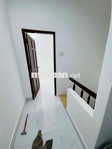 bán nhà 1 trệt 1 lầu giá rẻ vừa hoàn thiện kdc đông đúc mới 100%