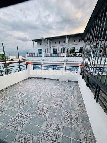 bán nhà 1 trệt 1 lầu giá rẻ vừa hoàn thiện kdc đông đúc mới 100%