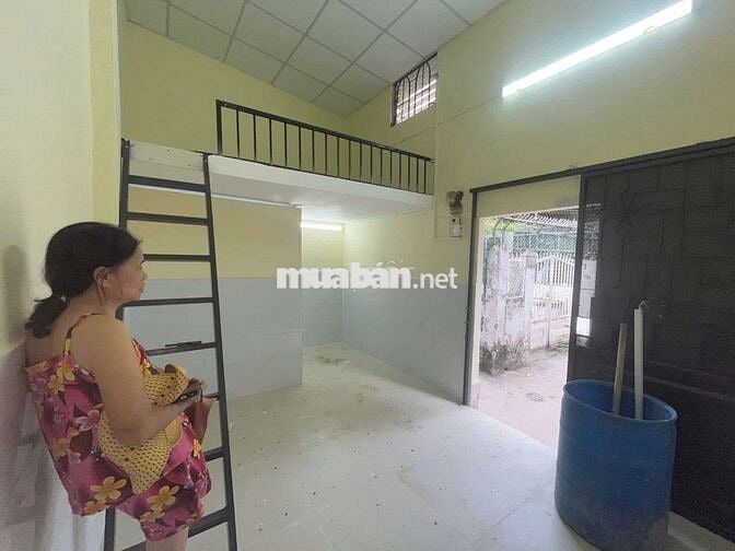 Phòng trọ gác cao ngay sát trung tâm, chỉ tính phí điện và nước