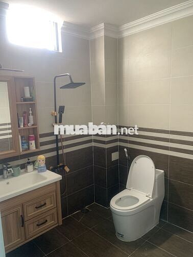 Nhà 3 lầu MT đường ĐHT 02 gần chợ cây sộp. 4,7 x 20m giá 10ty200tr