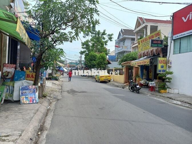 Nhà 3 lầu MT đường ĐHT 02 gần chợ cây sộp. 4,7 x 20m giá 10ty200tr