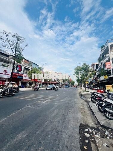 CHo thuê nhà nguyên căn mặt tiền đường Hậu giang 4x20m 3L