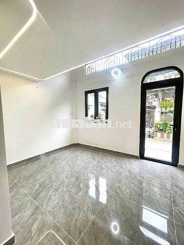 Nhà lô góc 3 tầng tân kỳ tân quý . Đường thông xe cộ đông