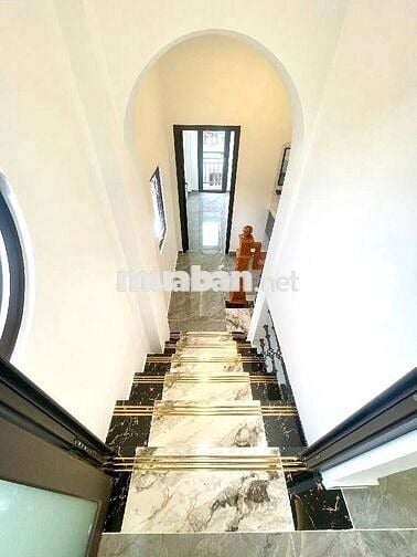 Nhà lô góc 3 tầng tân kỳ tân quý . Đường thông xe cộ đông