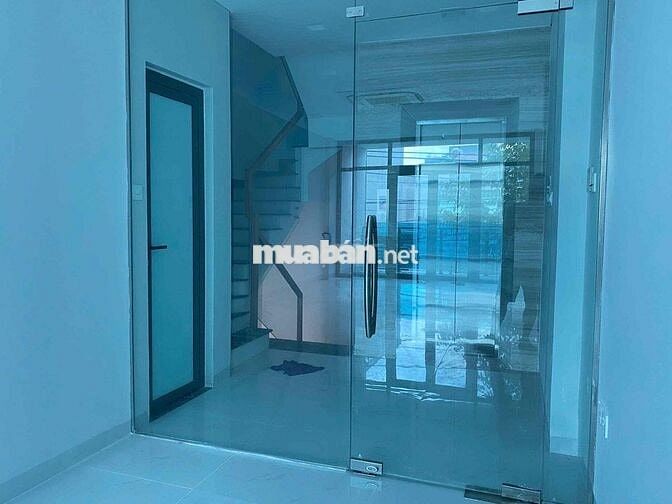 Chính chủ Cho thuê nhà mặt tiền đường Tân Mỹ, có thang máy