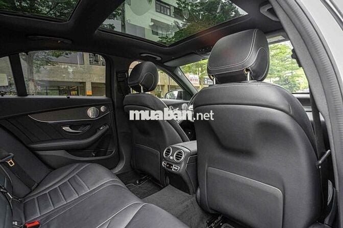 Mercedes-Benz C300 AMG 2021 Trắng