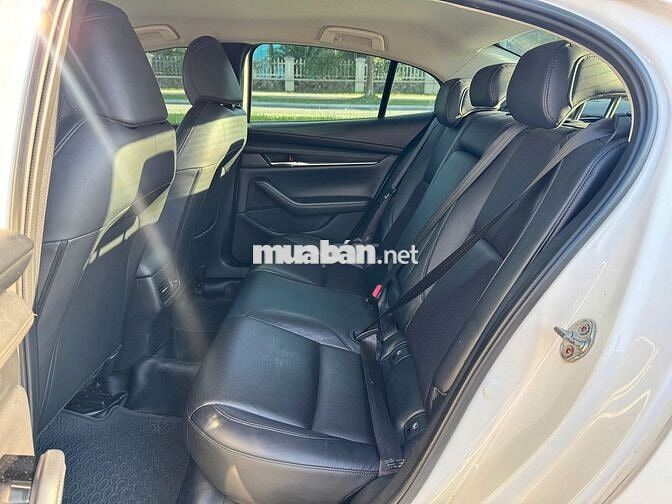 Mazda 3 Luxury 2020 màu trắng, xe đẹp, giá tốt