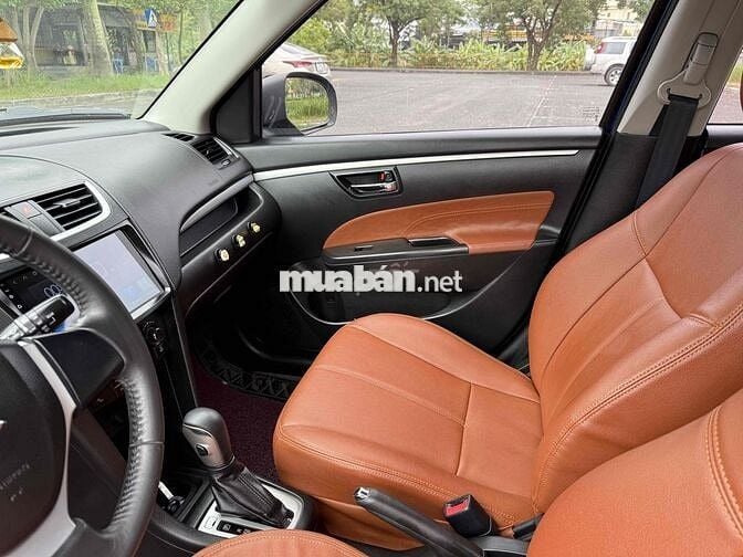 Suzuki Swift 2015 Special logo vàng