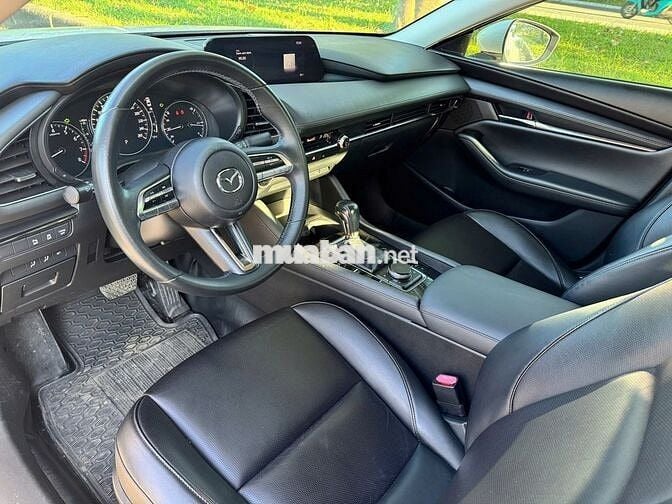 Mazda 3 Luxury 2020 màu trắng, xe đẹp, giá tốt