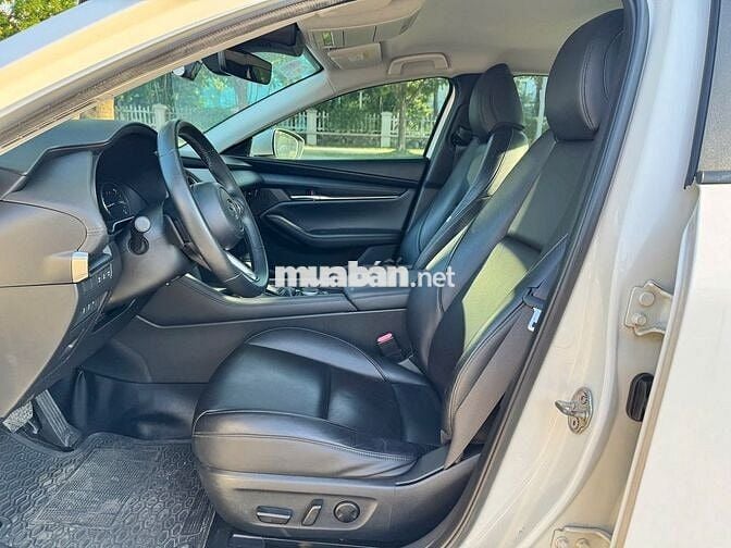 Mazda 3 Luxury 2020 màu trắng, xe đẹp, giá tốt