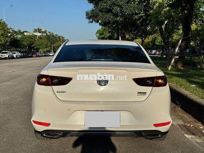 Mazda 3 Luxury 2020 màu trắng, xe đẹp, giá tốt