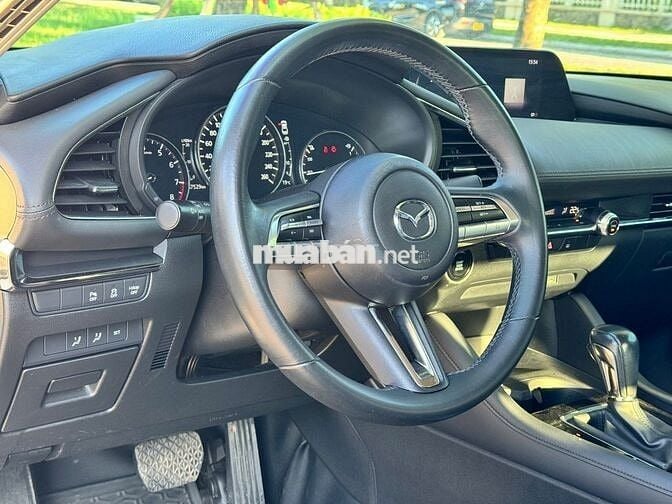 Mazda 3 Luxury 2020 màu trắng, xe đẹp, giá tốt