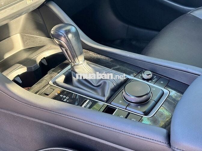 Mazda 3 Luxury 2020 màu trắng, xe đẹp, giá tốt