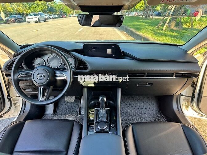 Mazda 3 Luxury 2020 màu trắng, xe đẹp, giá tốt