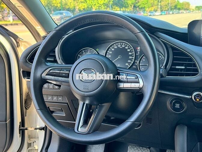 Mazda 3 Luxury 2020 màu trắng, xe đẹp, giá tốt