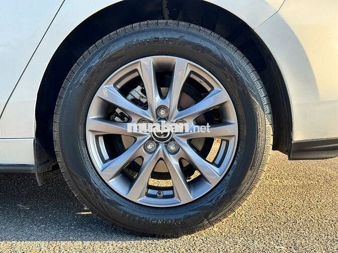 Mazda 3 Luxury 2020 màu trắng, xe đẹp, giá tốt