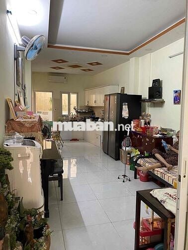 mặt tiền đường 16m 4 tầng 4 P ngủ P khách Bếp. P thờ sân thương