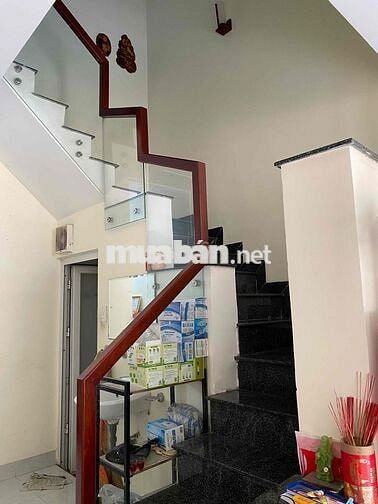 mặt tiền đường 16m 4 tầng 4 P ngủ P khách Bếp. P thờ sân thương