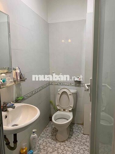 mặt tiền đường 16m 4 tầng 4 P ngủ P khách Bếp. P thờ sân thương