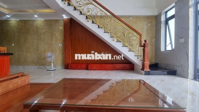 Nhà bán phùng Hưng an viễn nhà 2 tầng nội thất gỗ cao cấp