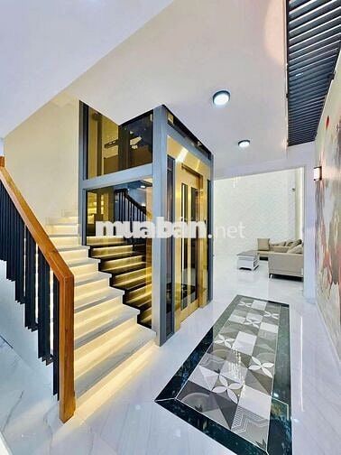 NHÀ 5 LẦU KẾ ĐẠI HỌC HUFLIT SƯ VẠN HẠNH, QUẬN 10