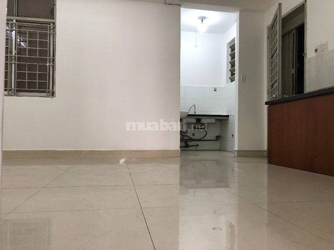 "Chung cư Nguyễn Kim quận 10 lô R lầu 2 thang bộ 50m 2 phòng ngủ".