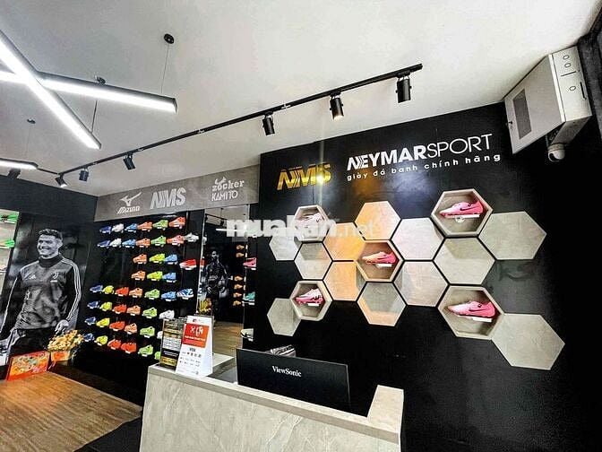 CẦN SANG GẤP SHOP THỂ THAO TRUNG TÂM QUẬN 10