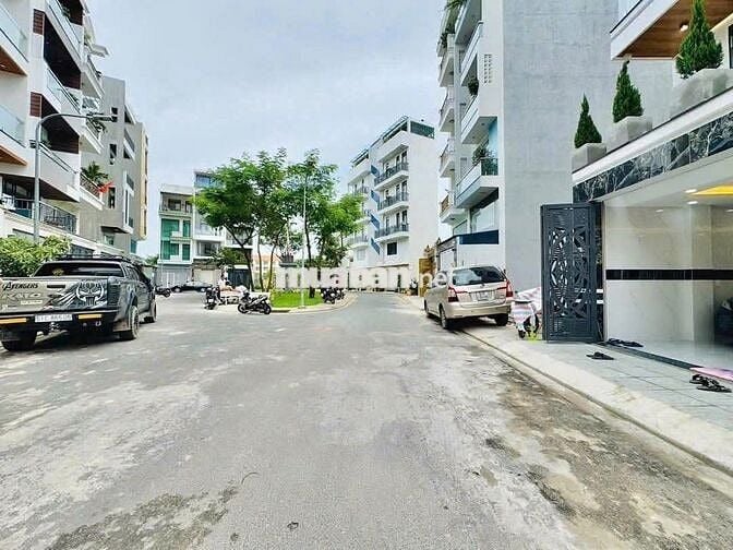 NHÀ 5 LẦU KẾ ĐẠI HỌC HUFLIT SƯ VẠN HẠNH, QUẬN 10