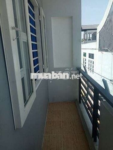 PHÒNG TRỌ CÓ BAN CÔNG RỘNG THOÁNG TOILET RIÊNG.