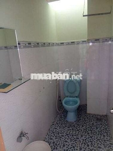 PHÒNG TRỌ CÓ BAN CÔNG RỘNG THOÁNG TOILET RIÊNG.