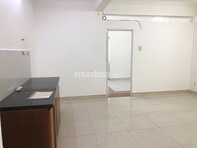 "Chung cư Nguyễn Kim quận 10 lô R lầu 2 thang bộ 50m 2 phòng ngủ".