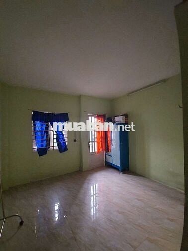 PHÒNG TRỌ CÓ BAN CÔNG RỘNG THOÁNG TOILET RIÊNG.